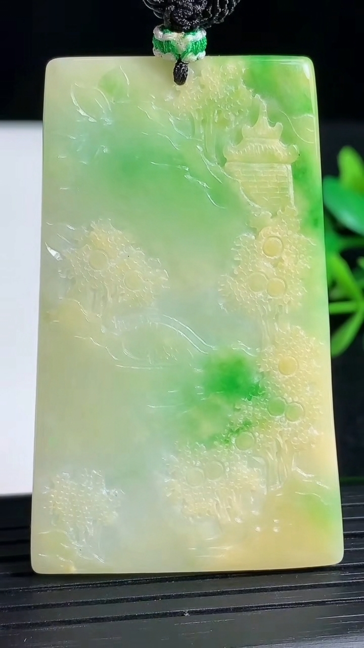 天然A货翡翠山水牌吊坠尺寸59.2-36.7-4重量:27.99g
3月18日