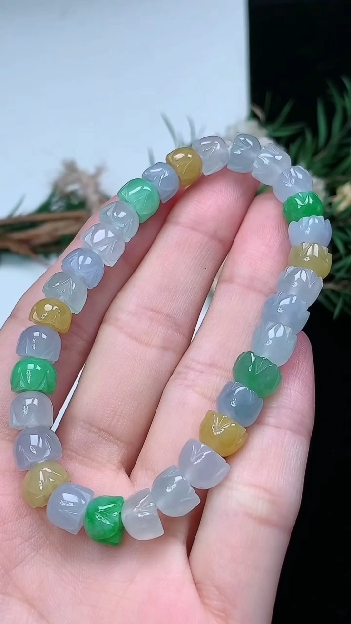 天然A货翡翠三彩莲蓬手串，尺寸7.6-5.8-31颗，重量:20.03g3月18日
工厂直销收藏佳品,种好水足，色泽均匀，有种有色，上手高大气！