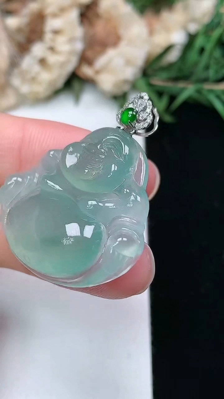 天然A货翡翠佛公吊坠，尺寸25.5-28.7-6.4，重量:7.04g
3月18日