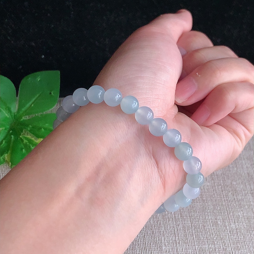 天然A货翡翠白月光圆珠佛珠手串25颗 
尺寸6.8mm 重量15.33g 0317