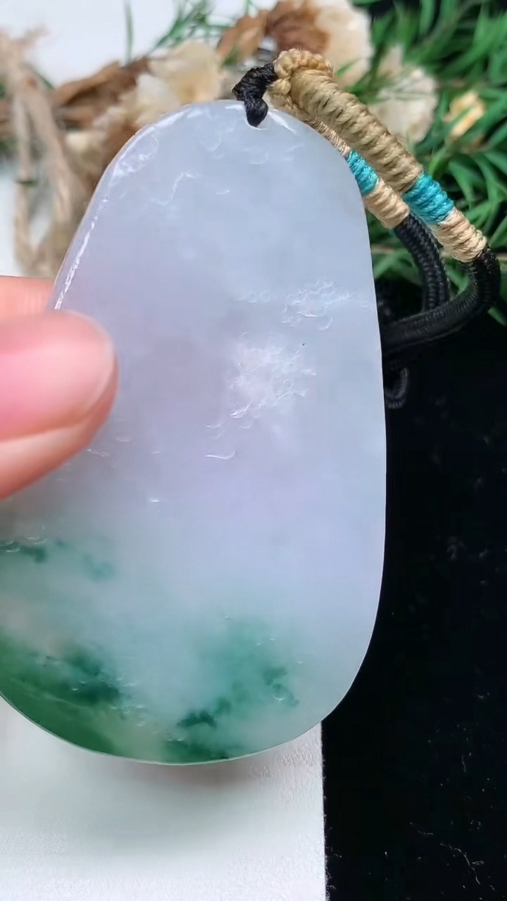 天然A货翡翠山水牌吊坠，尺寸63.2-40.8-6.3，重量:42.50g
3月18日