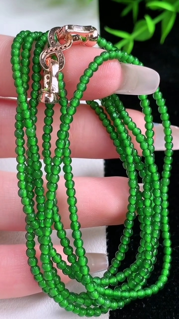 天然A货翡翠小米珠项链一对，尺寸2.2，重量:14.30g
3月18日