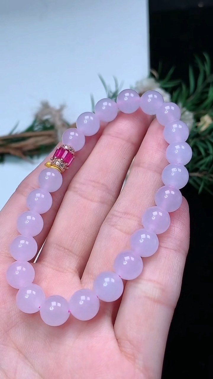 天然A货翡翠紫罗兰圆珠手串，尺寸7.9-22颗，重量:20.13g3月18日
工厂直销收藏佳品,种好水足，色泽均匀，有种有色，上手高大气！