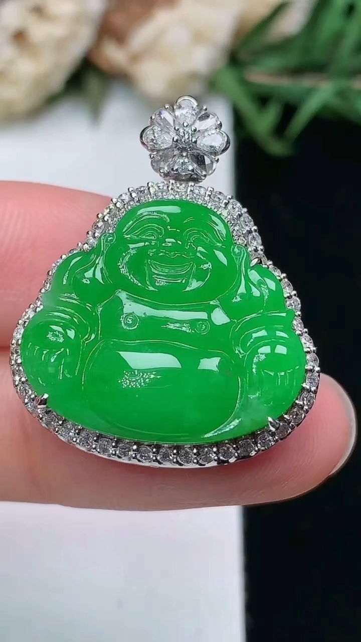 天然A货翡翠佛公吊坠，尺寸28-23-11，裸石17.5-20.3，重量:7.28g
3月18日