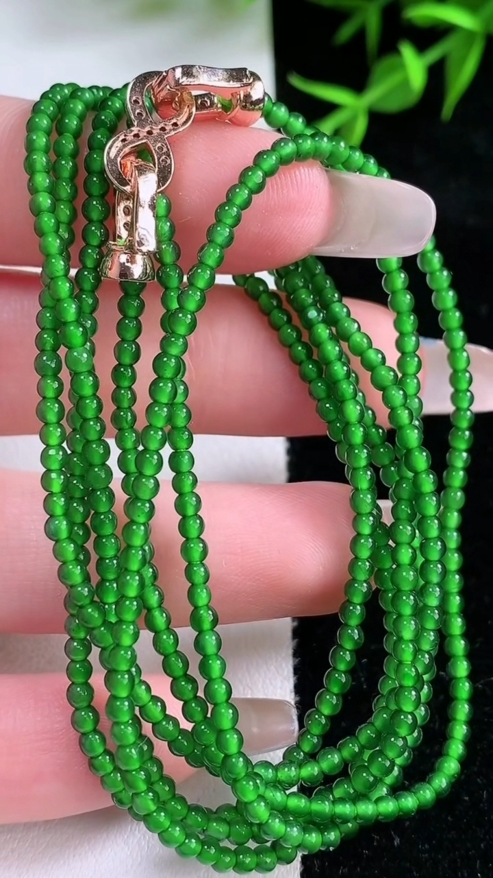 天然A货翡翠小米珠项链一对，尺寸2.2，重量:14.30g
3月18日