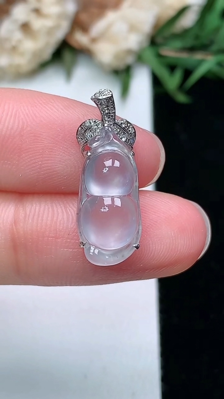 天然A货翡翠白冰葫芦吊坠，尺寸16.8-8-5.7，重量:1.32g
3月18日