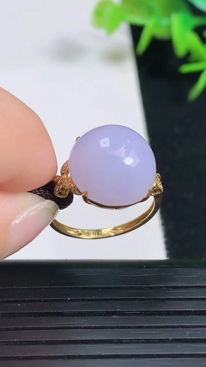 天然A货翡翠18k金紫罗兰蛋面戒指，尺寸17.3-13-8.8，重量:3.70g2026年3月18日