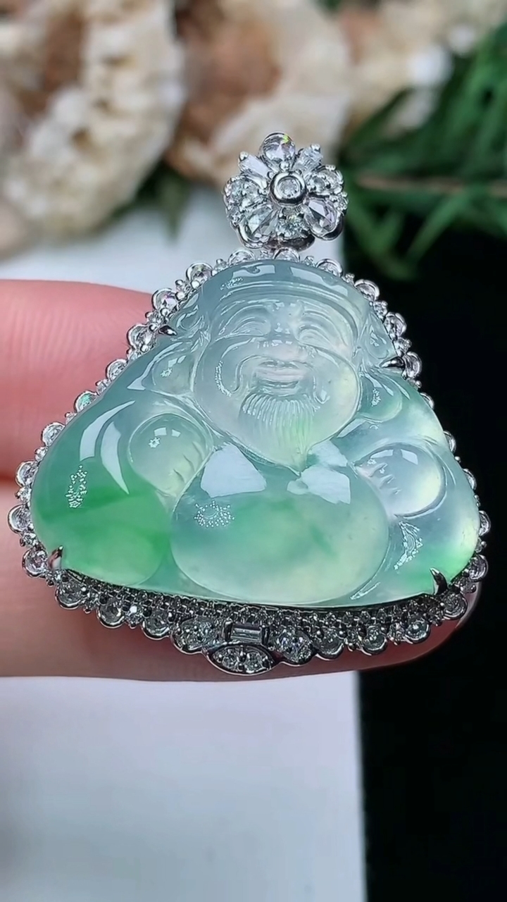 天然A货翡翠财神爷吊坠，尺寸33.9-28.8-12，裸石20-25.9，重量:10.15g
3月1