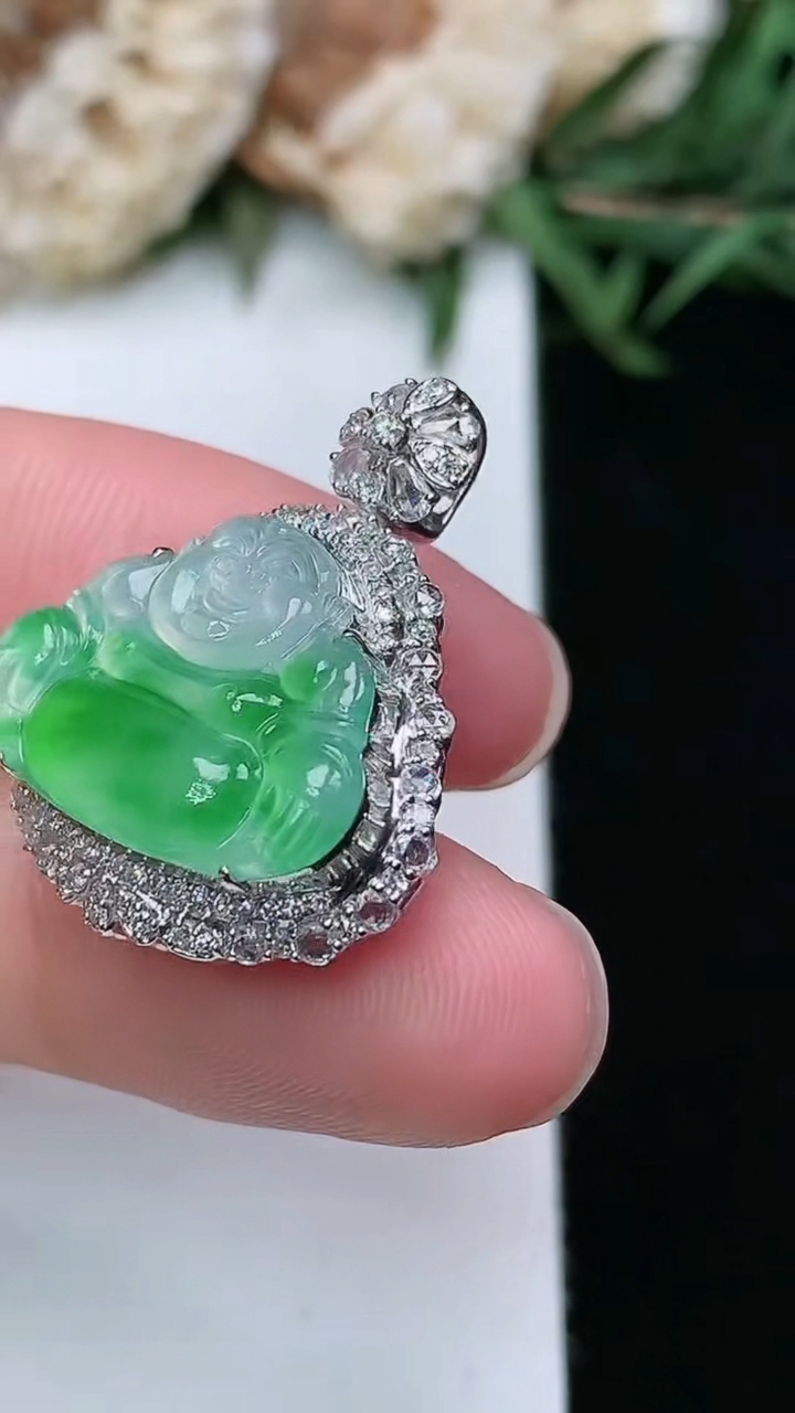 天然A货翡翠佛公吊坠，尺寸24.7-20.8-10，裸石13.2-17.9
3月18日