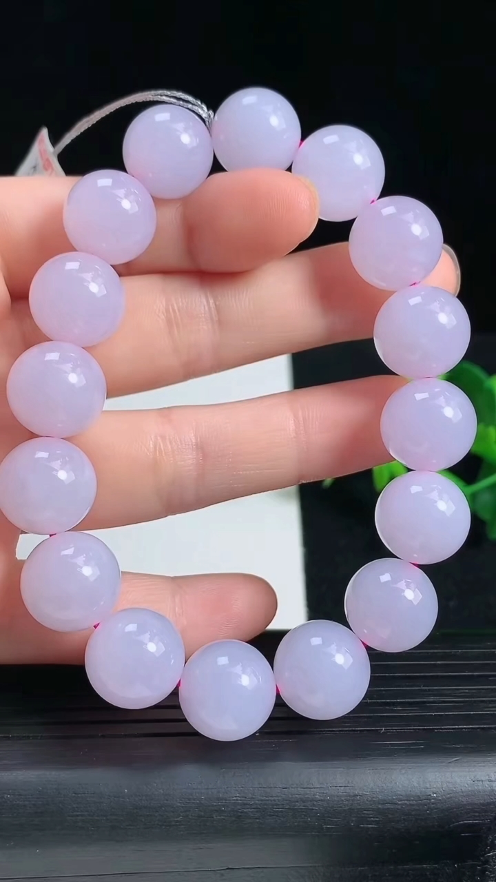 天然A货翡翠种紫罗兰圆珠手串尺寸12-16颗重量:56.35g3月18日
工厂直销收藏佳品,种好水足，色泽均匀，有种有色，上手高大气！