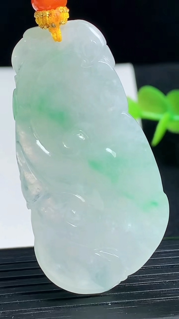 天然A货翡翠如意吊坠，尺寸53-27.519.6，重量:27.26g
3月18日