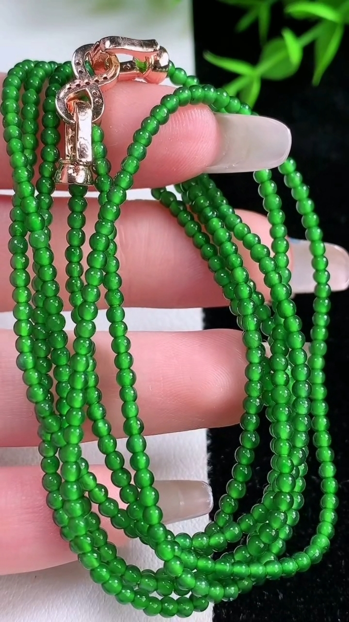 天然A货翡翠小米珠项链一对，尺寸2.2，重量:14.30g
3月18日