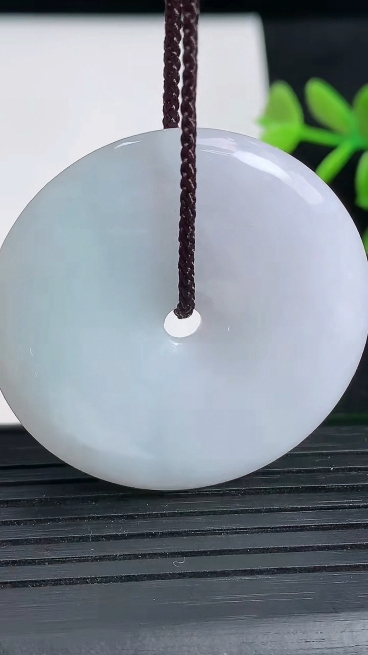 天然A货翡翠紫罗兰平安扣吊坠尺寸39.8-6重:20.33g
3月18日
恒德