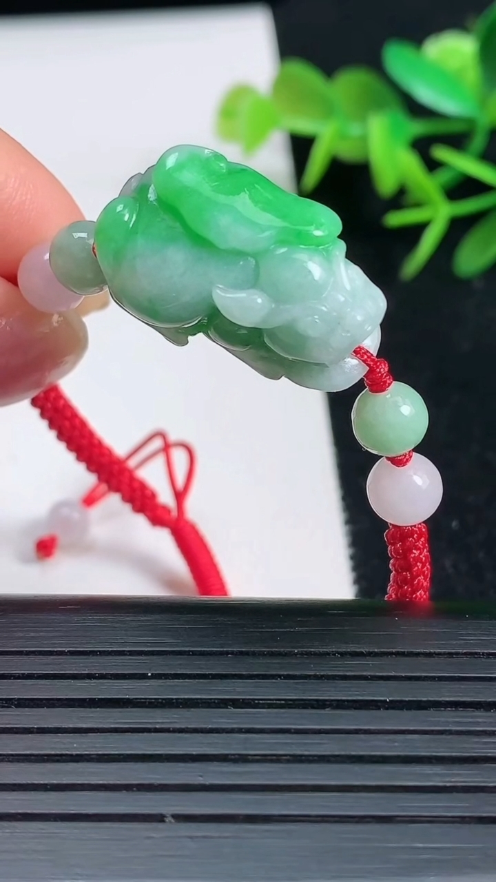 天然A货翡翠貔貅手绳，尺寸22.6-13-11，重量:9.60g
3月18日
