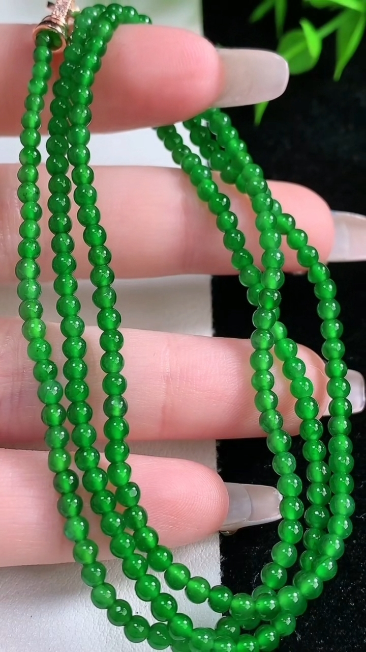 天然A货翡翠小米珠项链，尺寸2.8，重量:10.67g
3月18日