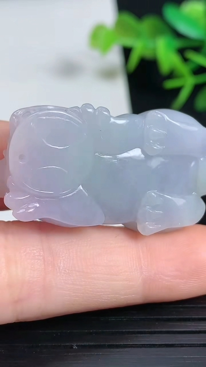 天然A货翡翠紫罗兰霸王貔貅吊坠，尺寸37.6–20-12，重量:20.80g
3月18日