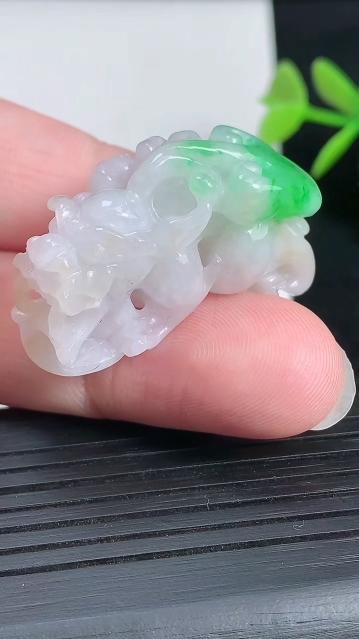 天然A货翡翠貔貅吊坠尺寸33.5-14.4-18.7重:16.22g
3月18日
766