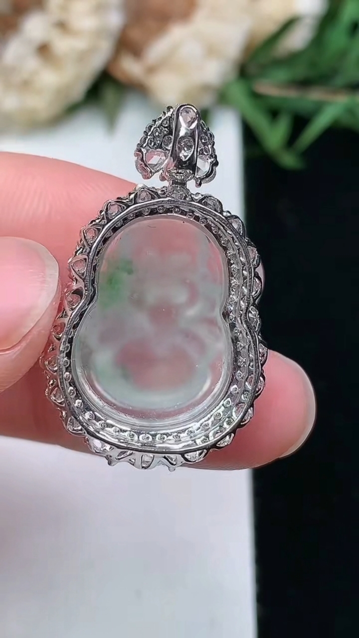 天然A货翡翠财神爷吊坠，尺寸28.6-17.5-11，裸石17.4-12.8，重量:4.01g
3月18日