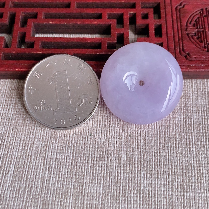 天然A货翡翠紫罗兰平安扣吊坠 
尺寸26-9mm 重量13.42g 0317