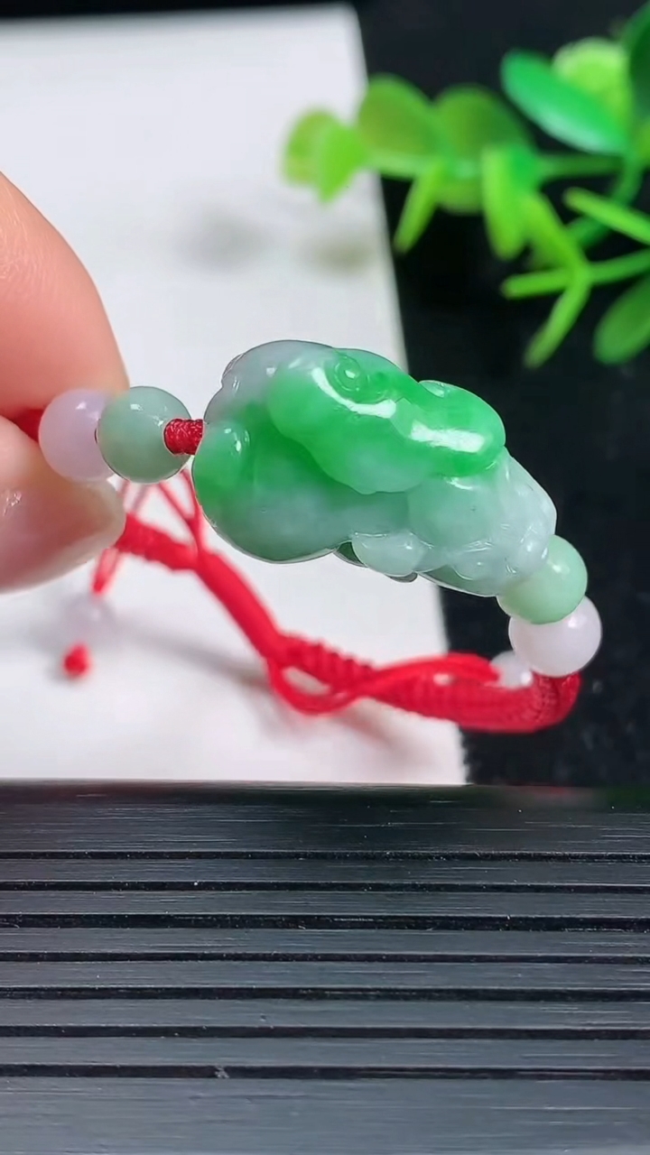 天然A货翡翠貔貅手绳，尺寸22.6-13-11，重量:9.60g
3月18日