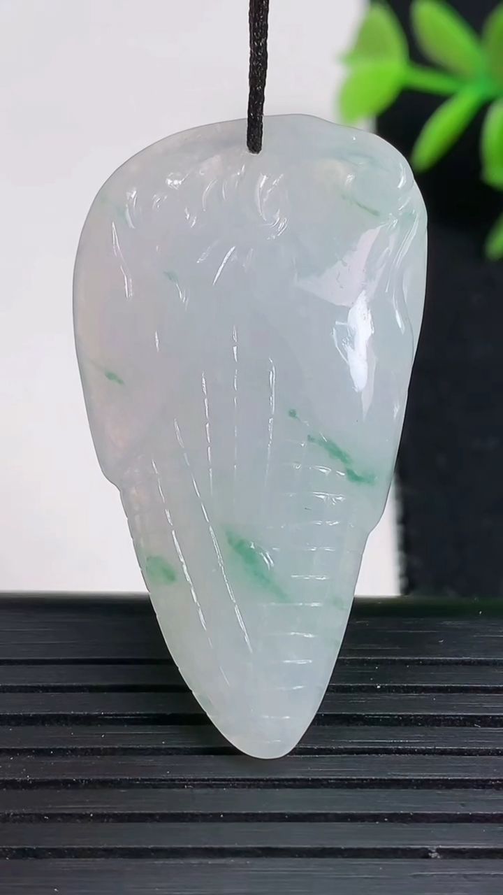天然A货翡翠飘花玉米吊坠尺寸43.8-24.6-6重:9.81g
3月18日
83