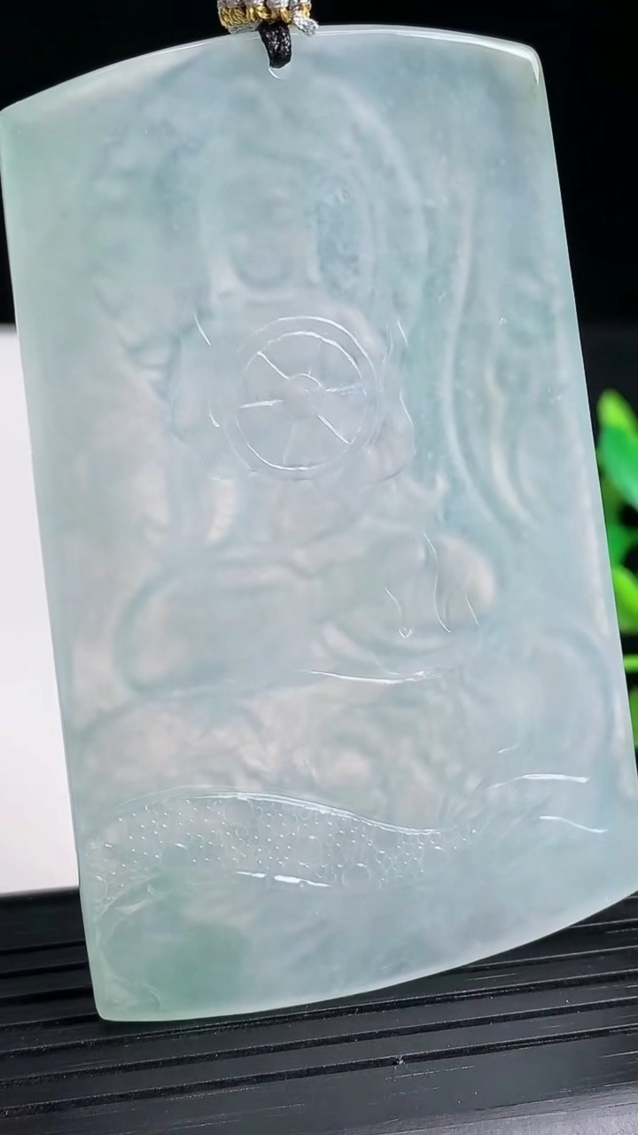 天然A货翡翠种飘花御龙大势至菩萨吊坠尺寸70.5-44-5重量:44.41g
3月18日