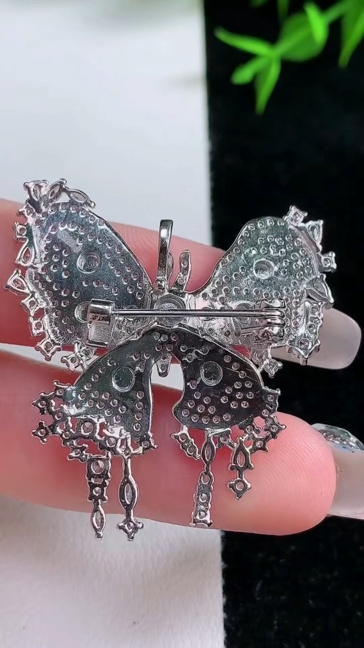 天然A货翡翠蛋面蝴蝶吊坠 胸针，尺寸4.7，重量:8.07g
3月18日