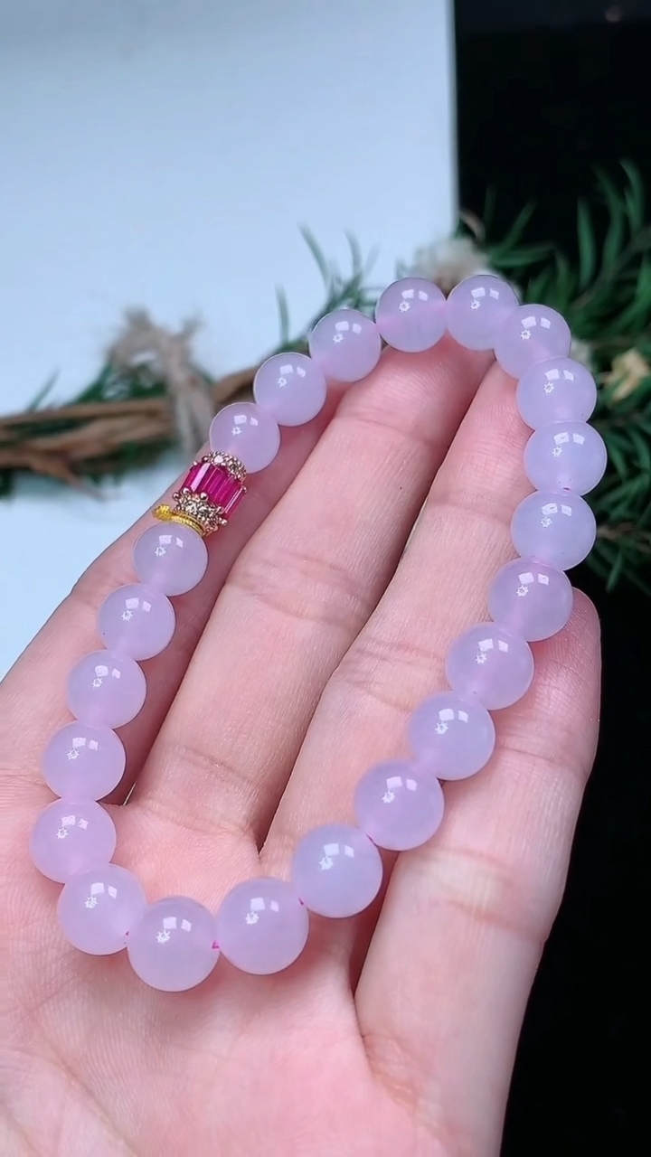 天然A货翡翠紫罗兰圆珠手串，尺寸7.9-22颗，重量:20.13g3月18日
工厂直销收藏佳品,种好水足，色泽均匀，有种有色，上手高大气！