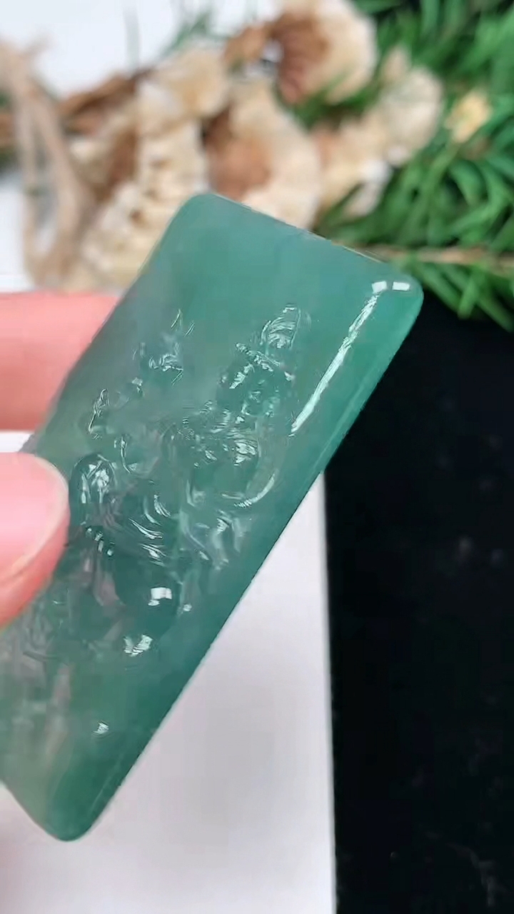 天然A货翡翠蓝水普贤菩萨吊坠，尺寸50.5-31-5.6，重量:22.24g
3月18日