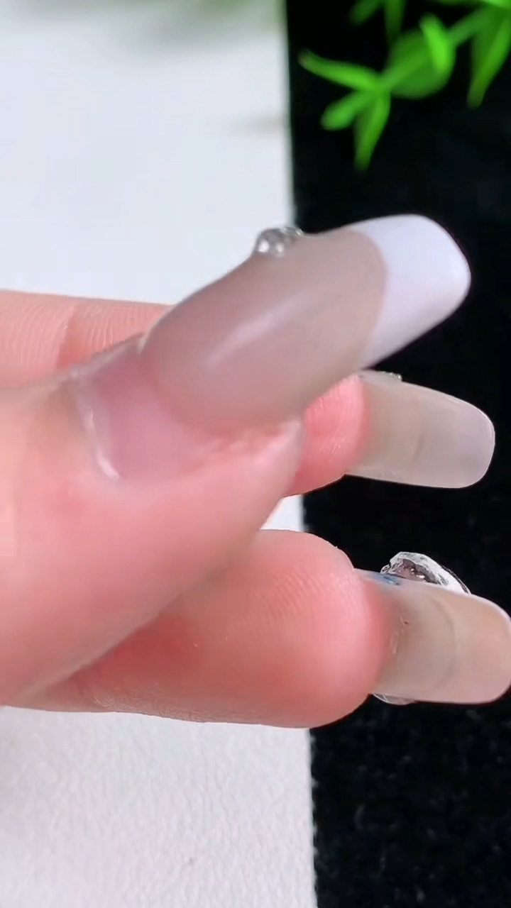 天然A货翡翠生肖猪吊坠，尺寸16.8-12.2-10，重量:4.21g
3月18日