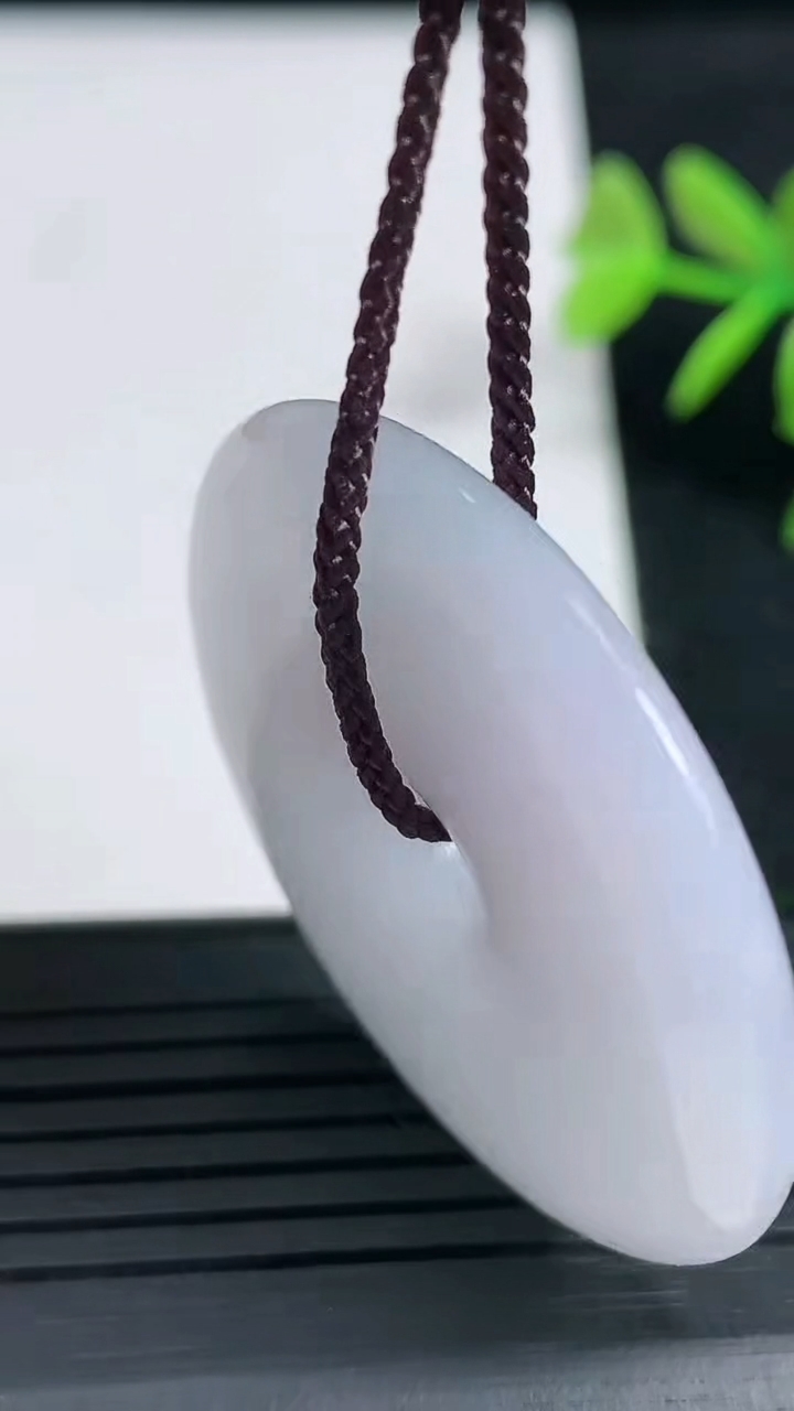 天然A货翡翠紫罗兰平安扣吊坠尺寸39.5-5.8重:19.95g
3月18日
恒德