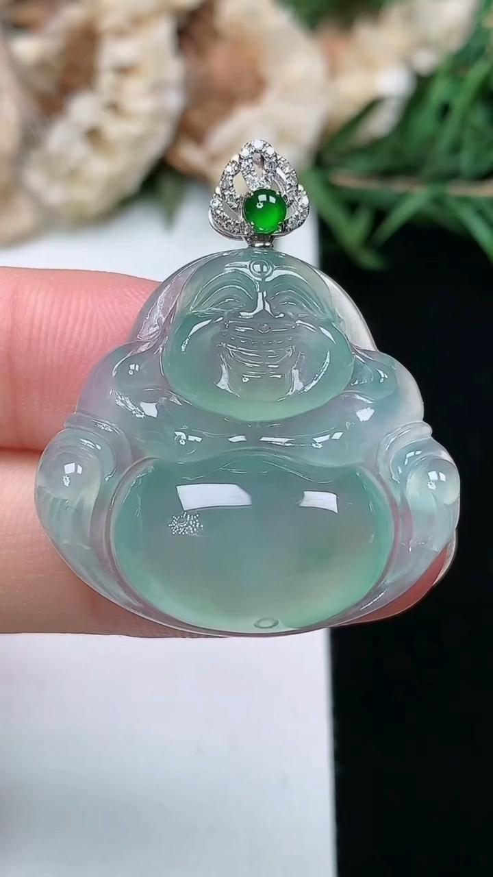 天然A货翡翠佛公吊坠，尺寸25.5-28.7-6.4，重量:7.04g
3月18日