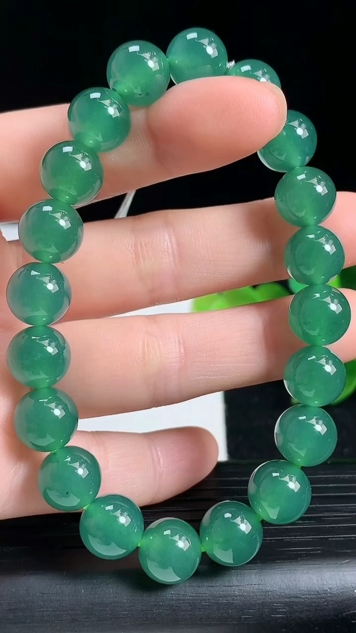 天然A货翡翠蓝水圆珠手串尺寸9.6-20颗重量:32.56g3月18日
工厂直销收藏佳品,种好水足，