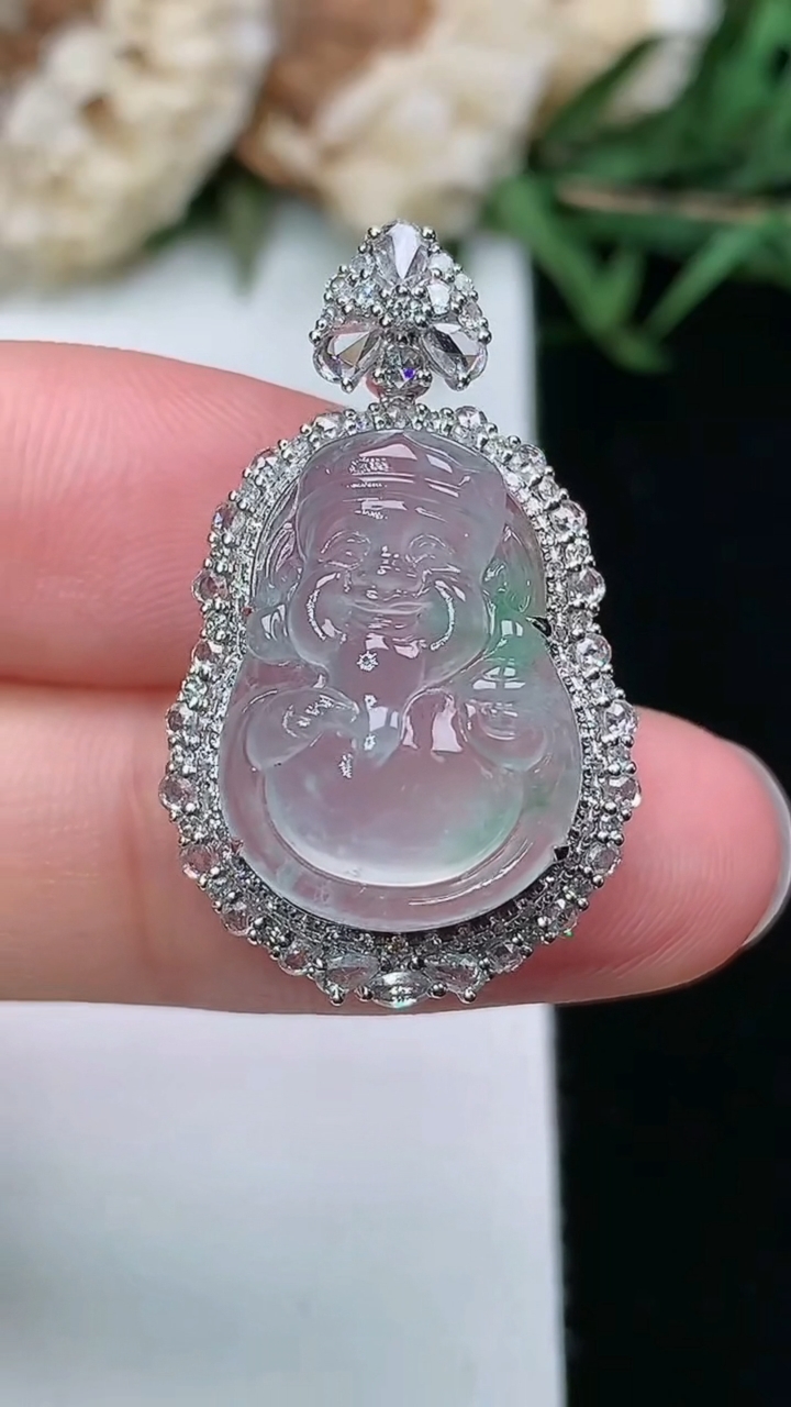 天然A货翡翠财神爷吊坠，尺寸28.6-17.5-11，裸石17.4-12.8，重量:4.01g
3月18日