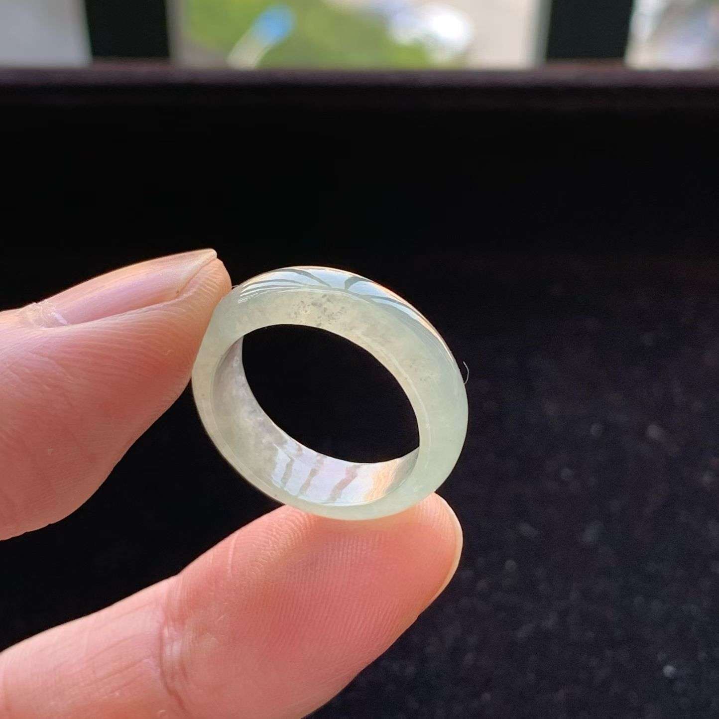 A货天然翡翠冰糯种底色戒指14号重量2.97
3月18日