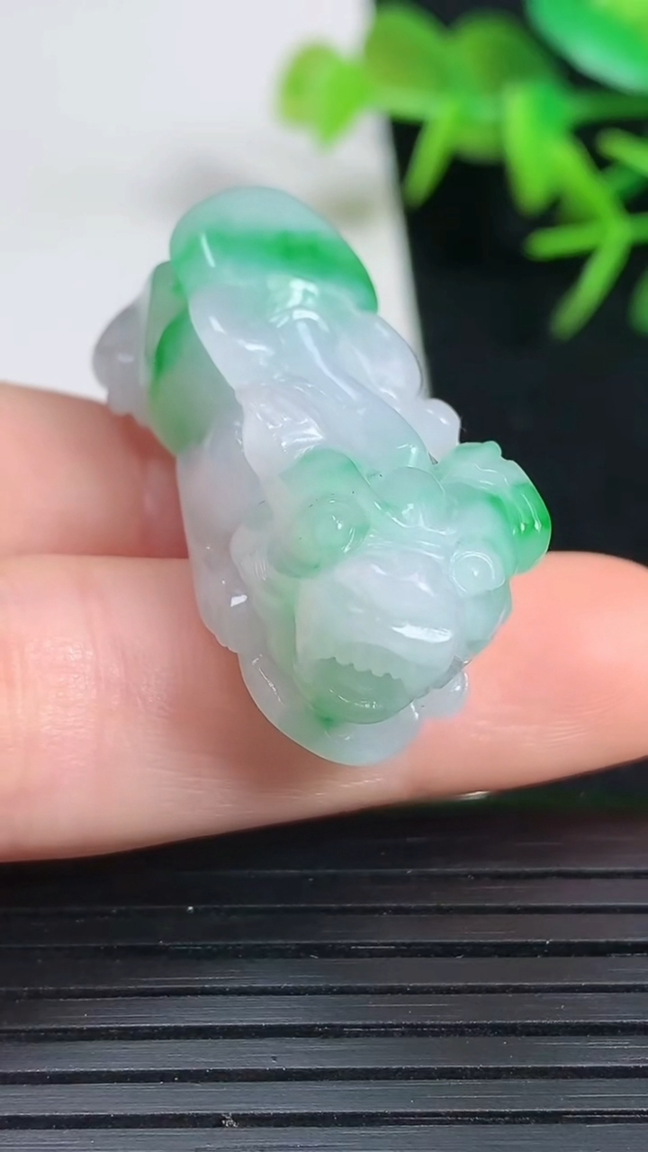 天然A货翡翠貔貅吊坠，尺寸32.6-13-15，重量:13.40g
3月18日