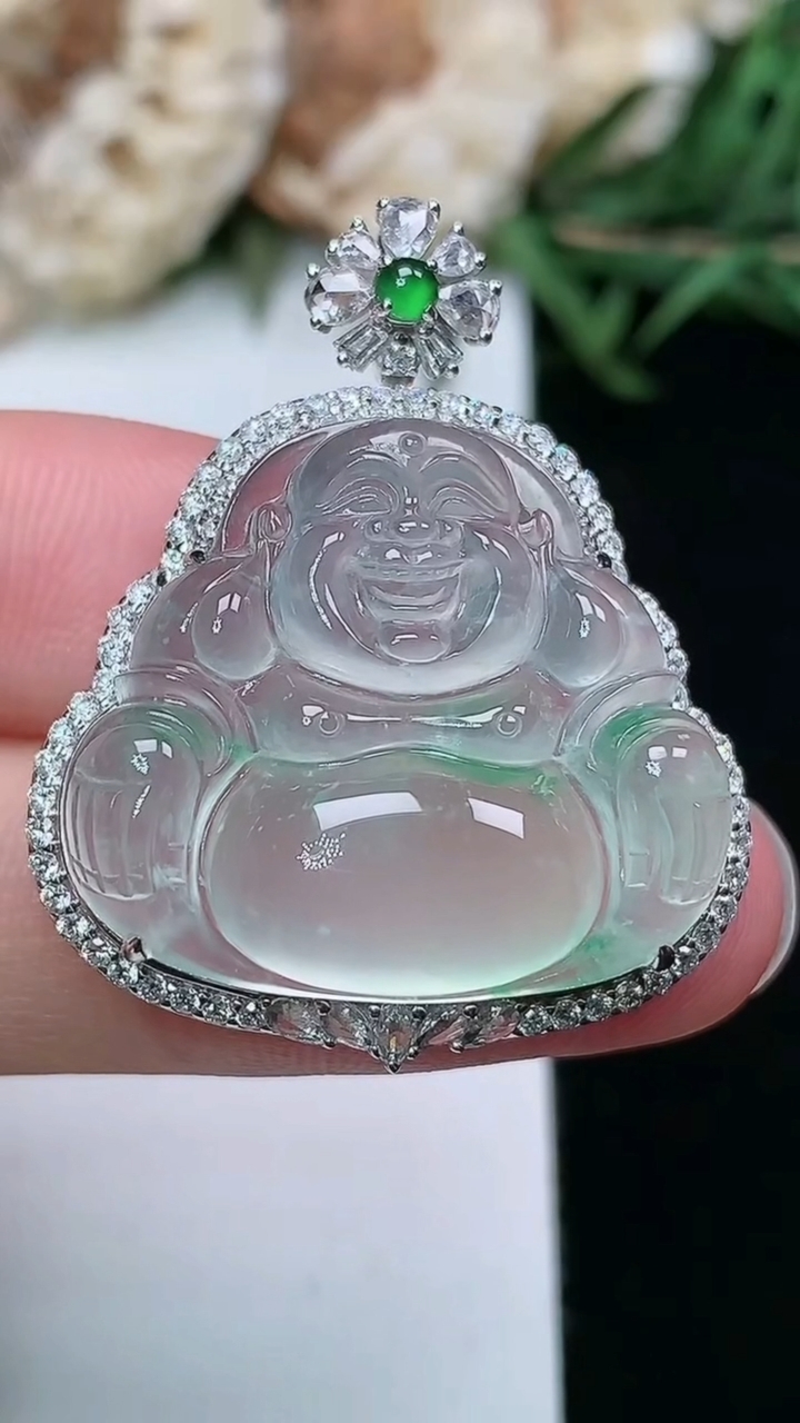 天然A货翡翠佛公吊坠，尺寸33.3-26.9-10.5，裸石21.3-24，重量:7.89g
3月1