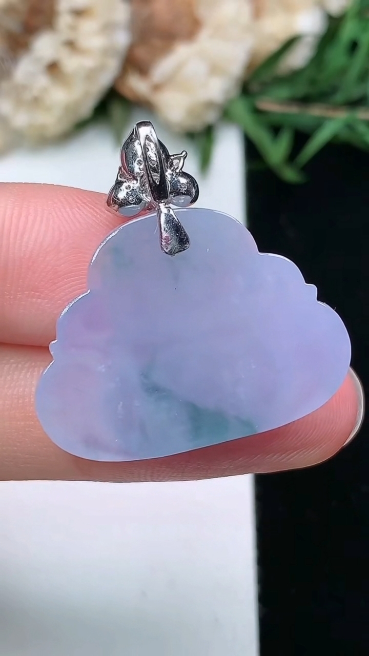 天然A货翡翠紫罗兰 飘花佛公吊坠，尺寸18.6-25.7-4.7，重量:4.78g
3月18日