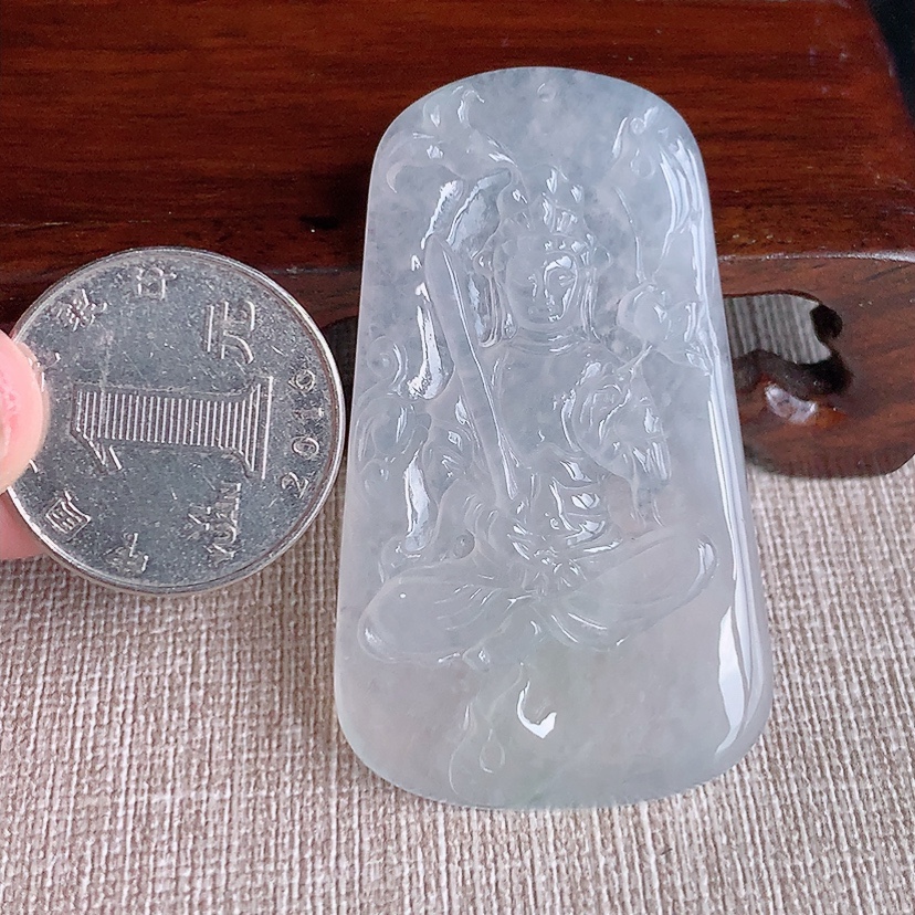 天然A货翡翠白月光虚空藏菩萨吊坠 
尺寸54-31.3-5.5mm 重量20.76g 0317
