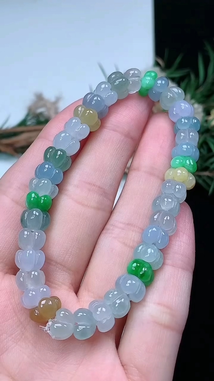 天然A货翡翠四彩莲蓬手串，尺寸7-5.5-37颗，重量:18.87g3月18日
工厂直销收藏佳品,种