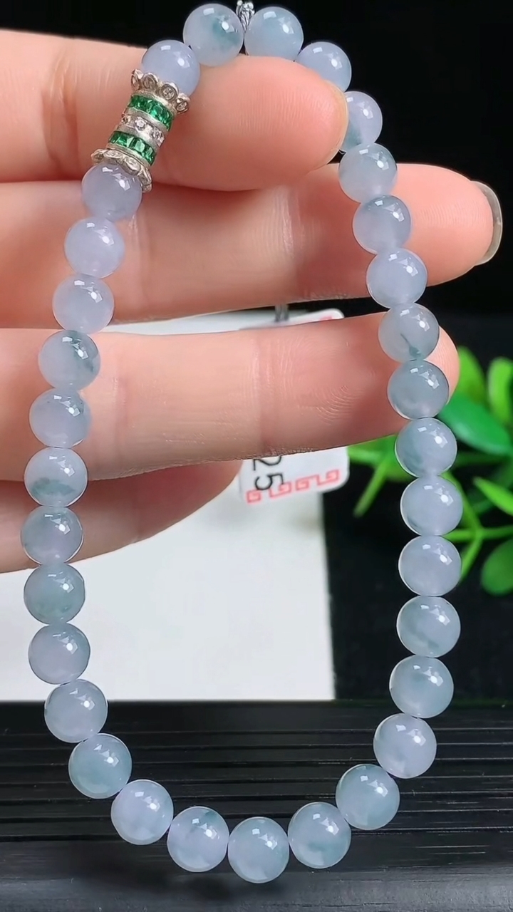 天然A货翡翠紫罗兰飘花圆珠手串尺寸5.7-32颗重量:12.89g3月18日
工厂直销收藏佳品,种好