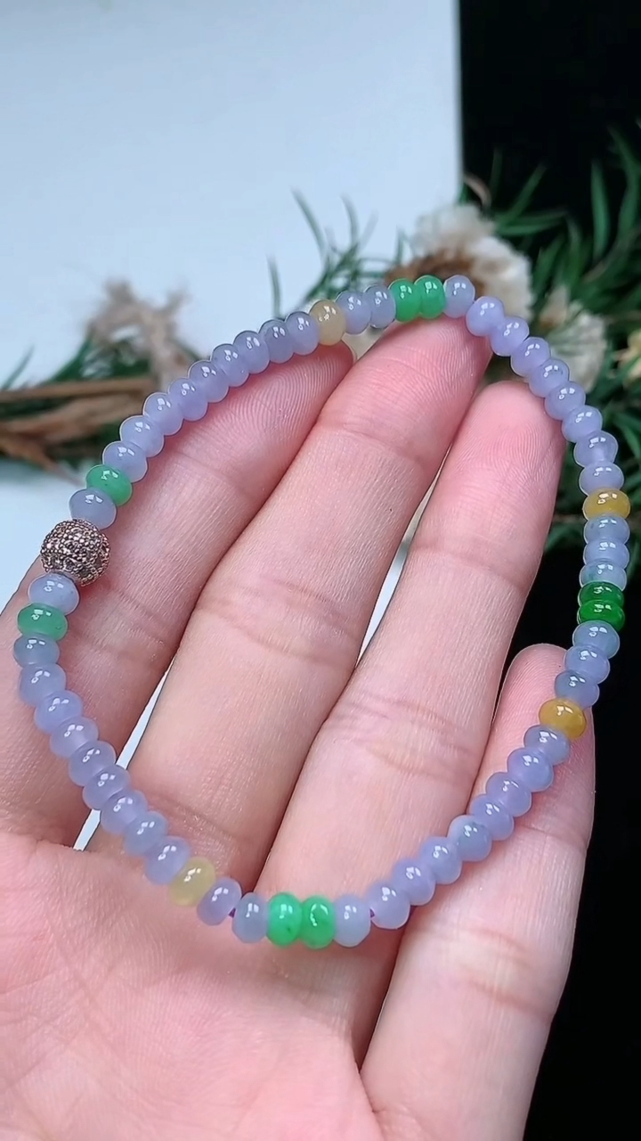 天然A货翡翠三彩算盘珠手串，尺寸4.4-2.8-60颗，重量:7.42g3月18日
工厂直销收藏佳品,种好水足，色泽均匀，有种有色，上手高大气！