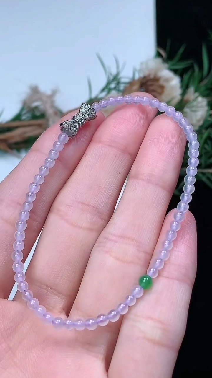 天然A货翡翠白冰小米珠手串，尺寸2.8-62颗，重量:3.01g3月18日
工厂直销收藏佳品,种好水足，色泽均匀，有种有色，上手高大气！
