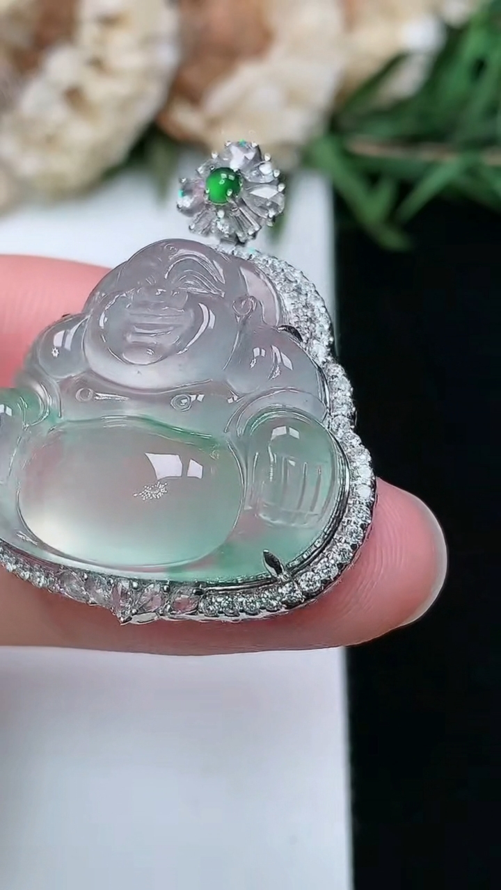 天然A货翡翠佛公吊坠，尺寸33.3-26.9-10.5，裸石21.3-24，重量:7.89g
3月18日