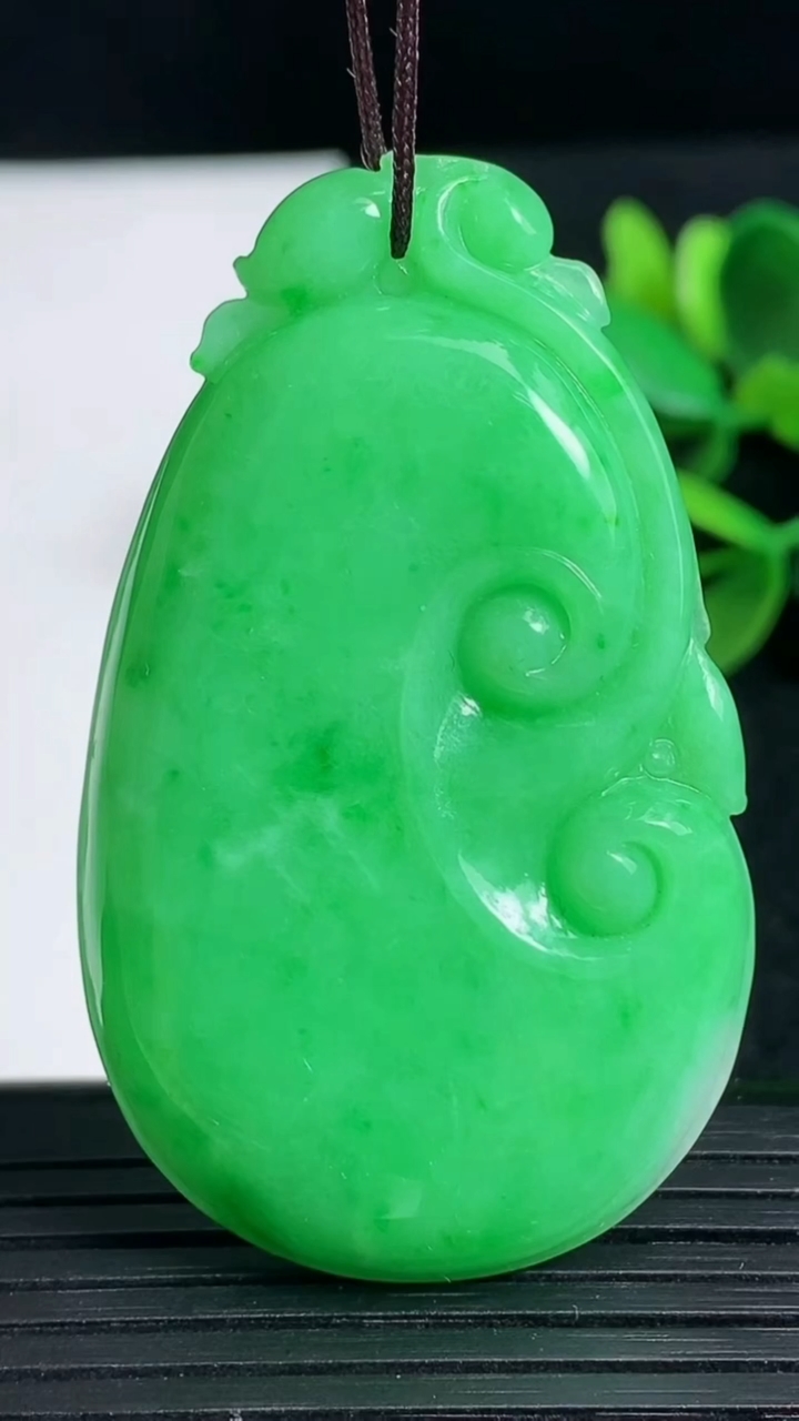 天然A货翡翠如意吊坠，尺寸53.6-32.6-5.8，重量:19.94g
3月18日