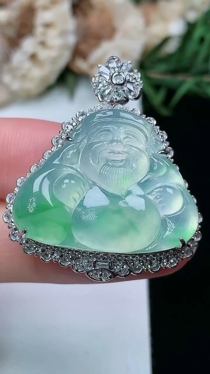 天然A货翡翠财神爷吊坠，尺寸33.9-28.8-12，裸石20-25.9，重量:10.15g
3月1