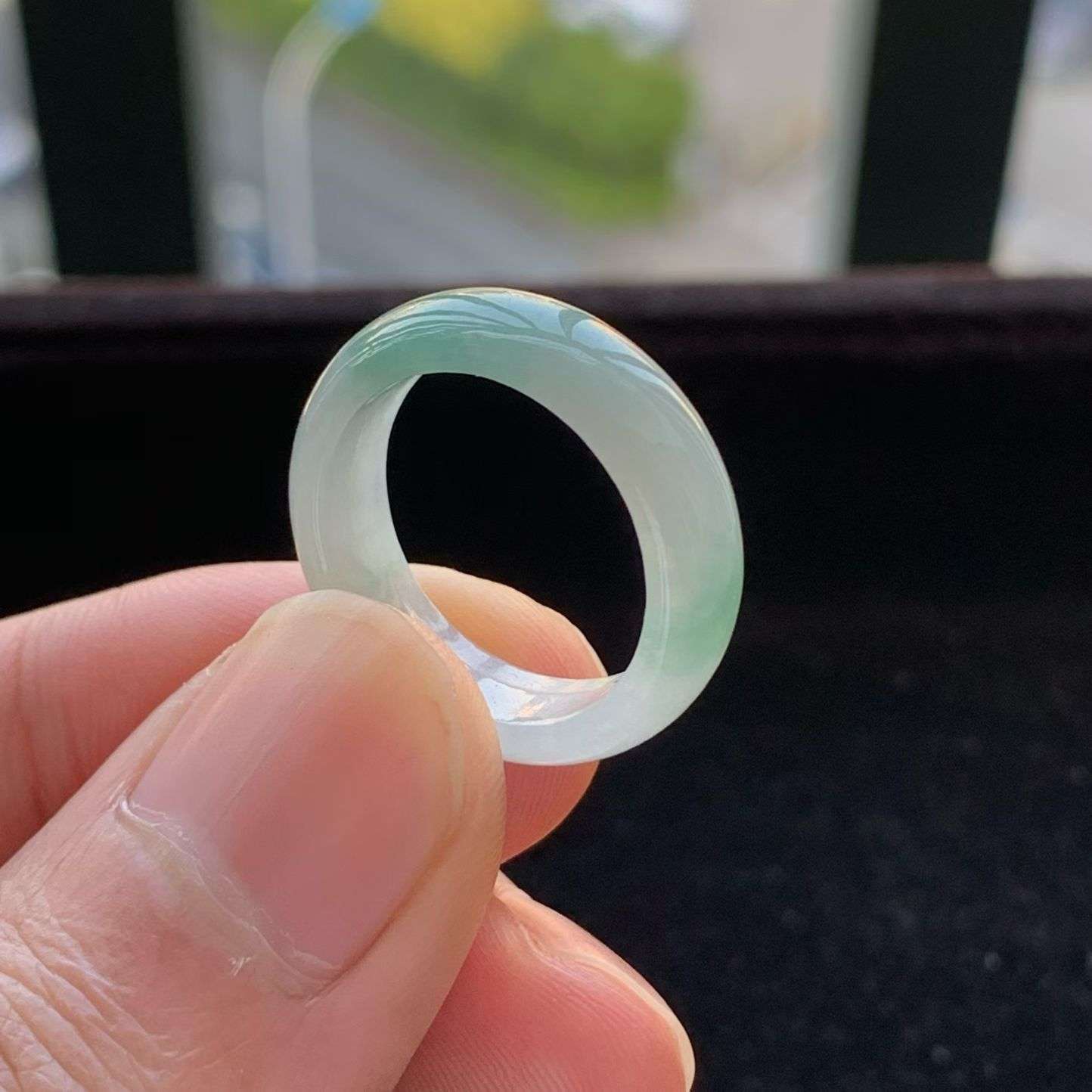 A货天然翡翠冰糯种飘绿戒指14-15号重量3.30
3月18日