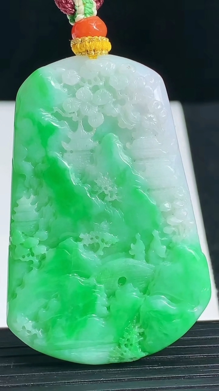 天然A货翡翠山水牌吊坠，尺寸53.5-36-5.8，重量:28.45g
3月18日