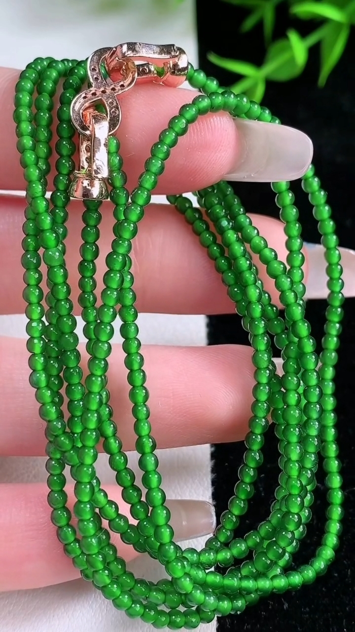 天然A货翡翠小米珠项链一对，尺寸2.2，重量:14.30g
3月18日