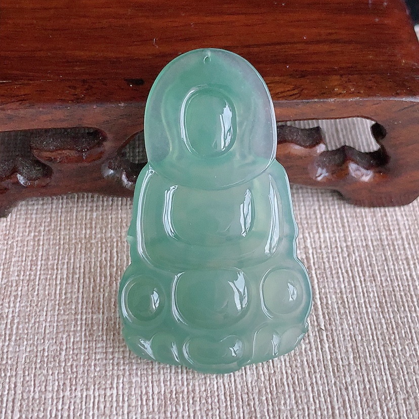 天然A货翡翠晴水正装观音吊坠 
尺寸47.3-28-5mm 重量10.15g 0317